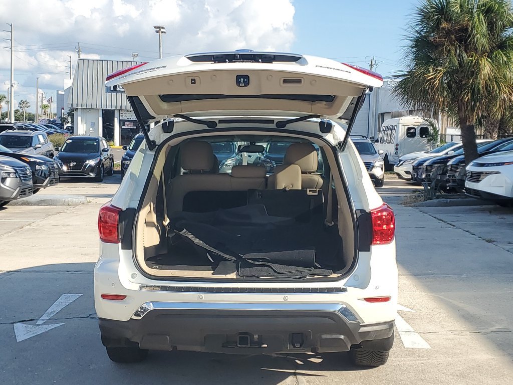Used 2017 Nissan Pathfinder Platinum FWD image 13