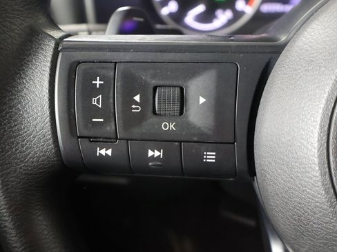 Used 2024 Nissan Rogue SV image 35