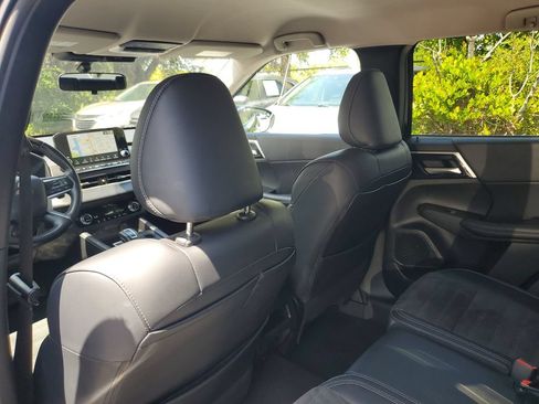 Used 2024 Mitsubishi Outlander FWD image 14