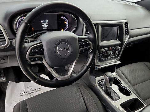 Used 2020 Jeep Grand Cherokee Laredo image 25