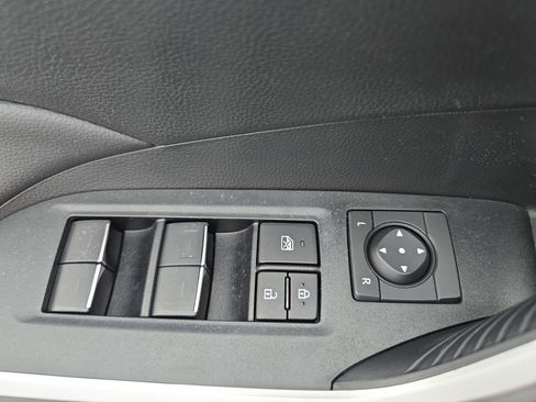 Used 2022 Toyota RAV4 XLE w/ Convenience Package FWD image 27