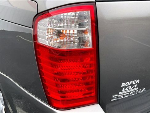 Used 2010 Kia Sedona LX image 25