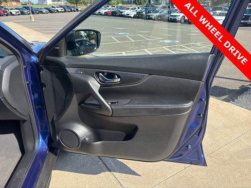 Used 2017 Nissan Rogue SV image 8