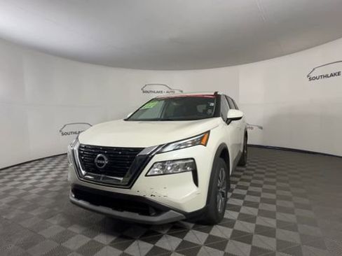 Certified 2023 Nissan Rogue SV image 3