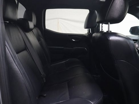Used 2019 Toyota Tacoma TRD Sport image 12