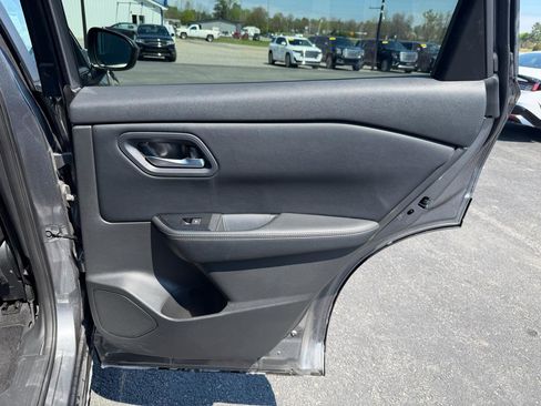 Used 2024 Nissan Rogue SV image 19