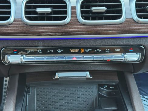 Used 2022 Mercedes-Benz GLS 580 4MATIC image 36