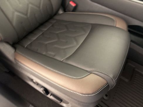 Used 2026 Nissan Pathfinder Platinum image 31