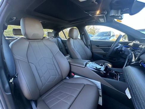 Certified 2025 BMW 530i image 29