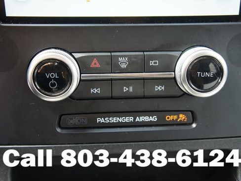 Used 2024 Ford Edge SEL AWD/4WD image 9
