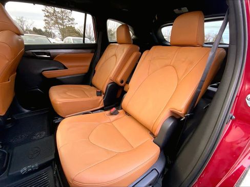 Used 2023 Toyota Highlander Platinum image 21