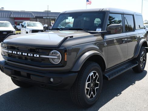 New 2026 Ford Bronco Outer Banks image 9