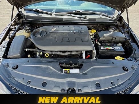 Used 2015 Chrysler 200 S w/ Comfort Group image 27