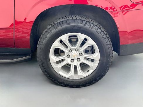 Used 2022 Chevrolet Suburban RST w/ Luxury Package AWD/4WD image 40