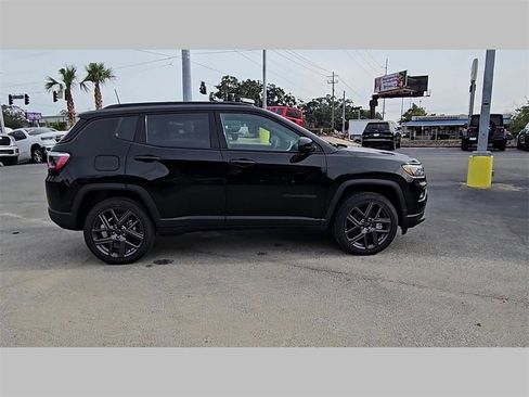New 2026 Jeep Compass Latitude image 32