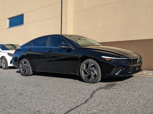 New 2025 Hyundai Elantra Limited image 2