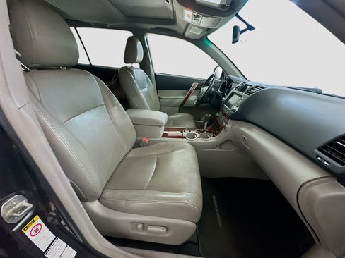 Used 2012 Toyota Highlander Limited w/ Tow Pkg AWD/4WD image 35