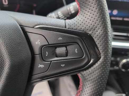 Used 2024 Chevrolet Trax RS w/ Sunroof Package FWD image 23