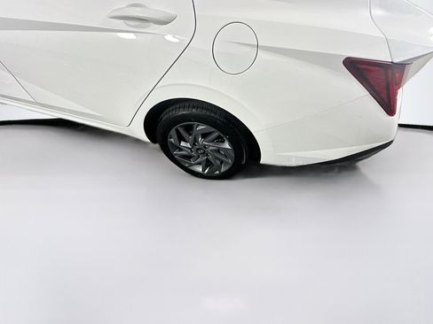 Used 2025 Hyundai Elantra Blue image 11