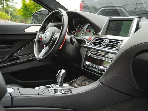 Used 2014 BMW M6 Coupe w/ Executive Package RWD image 34