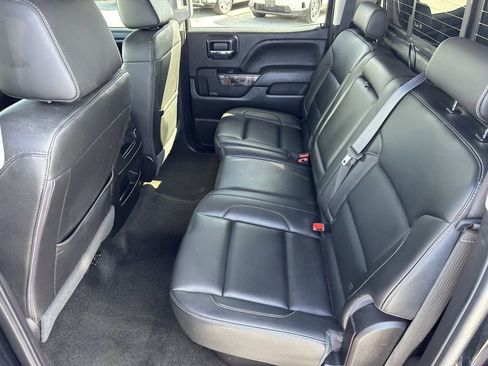 Used 2018 Chevrolet Silverado 1500 LTZ Z71 w/ Realtree Edition image 18