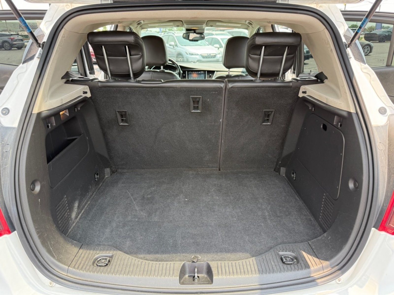 Used 2020 Buick Encore Essence FWD image 31
