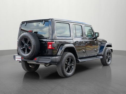 Used 2022 Jeep Wrangler Unlimited Sahara AWD/4WD image 7