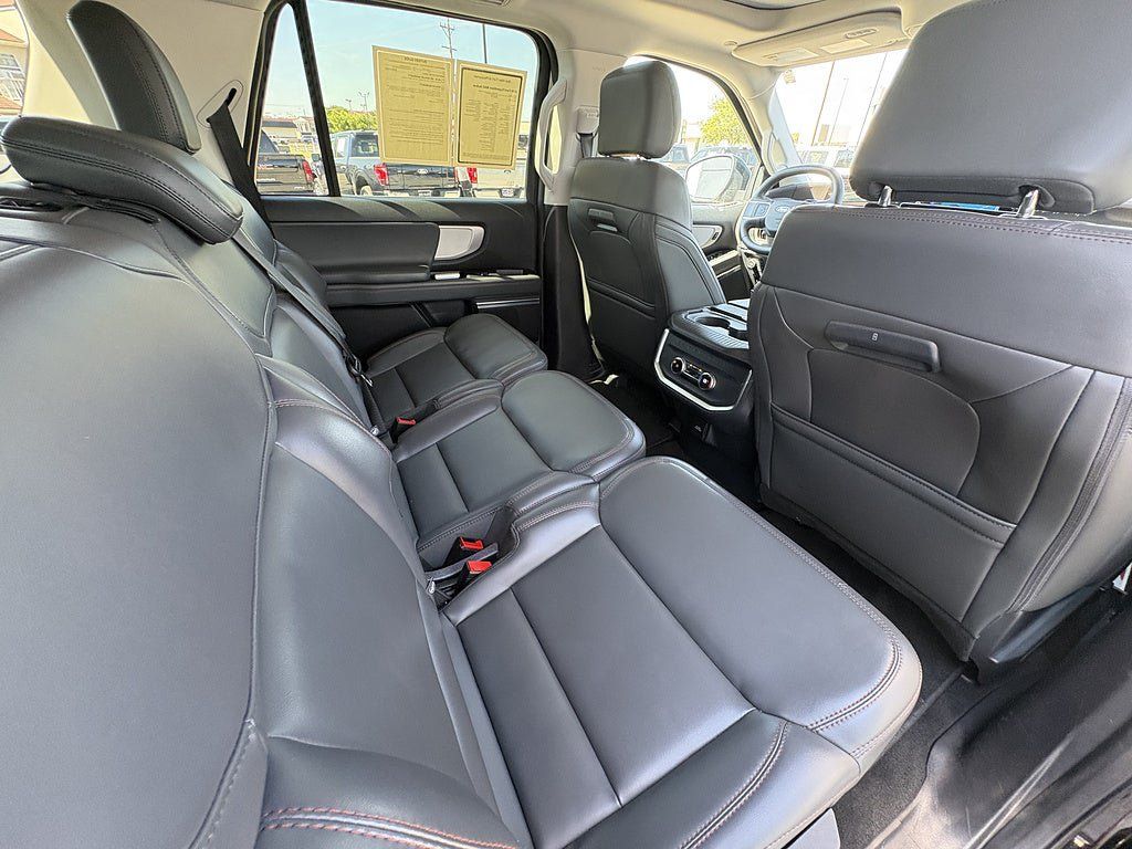 Used 2025 Ford Expedition Max Active AWD/4WD image 14