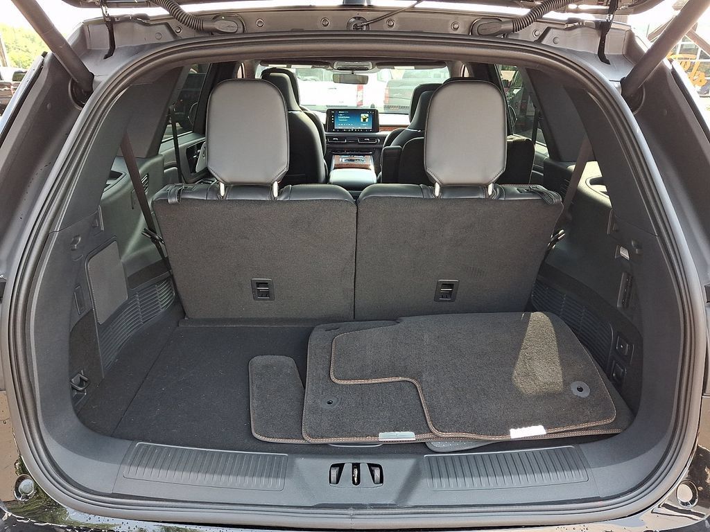 Used 2025 Lincoln Aviator Black Label AWD/4WD image 29