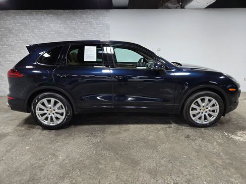 Used 2017 Porsche Cayenne S AWD/4WD image 3