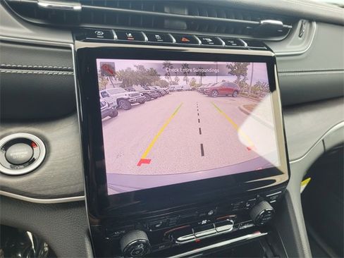 New 2025 Jeep Grand Cherokee Limited image 33