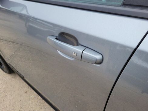 Used 2023 GMC Terrain SLE w/ Elevation Edition image 9