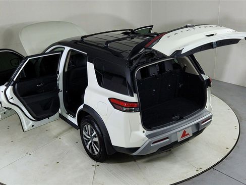 Used 2024 Nissan Pathfinder SL w/ Lighting Package (N92) image 26