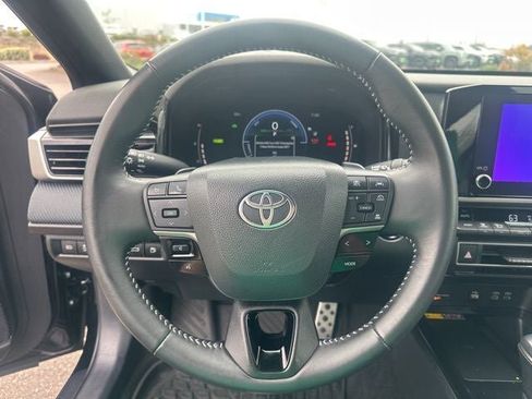 Used 2025 Toyota Camry SE AWD/4WD image 16