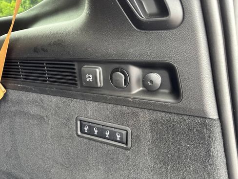 Used 2025 Jeep Grand Wagoneer Series III w/ Rear Seat Video Group 1 AWD/4WD image 12