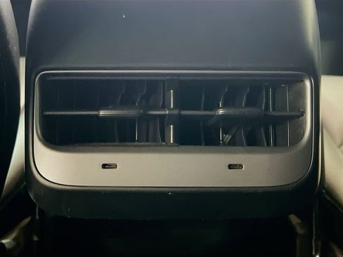 Used 2023 Tesla Model Y Performance image 19