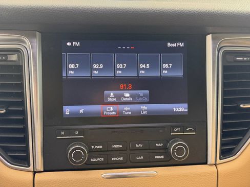 Used 2018 Porsche Macan AWD/4WD image 18