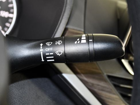 Used 2024 Nissan Altima 2.5 SV FWD image 24