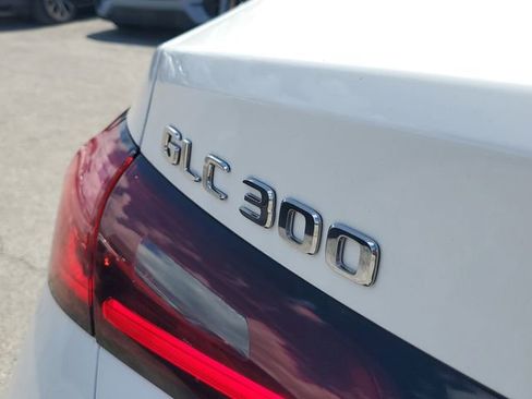 Used 2025 Mercedes-Benz GLC 300 4MATIC image 8