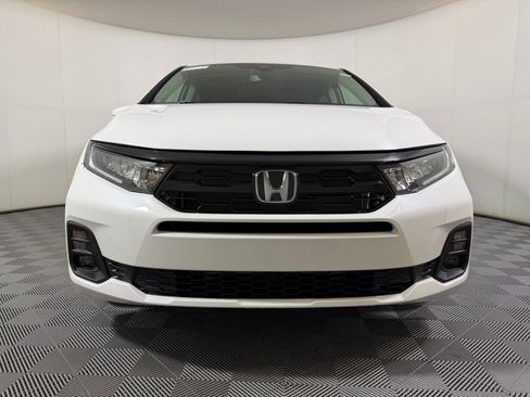 New 2026 Honda Odyssey Touring image 4