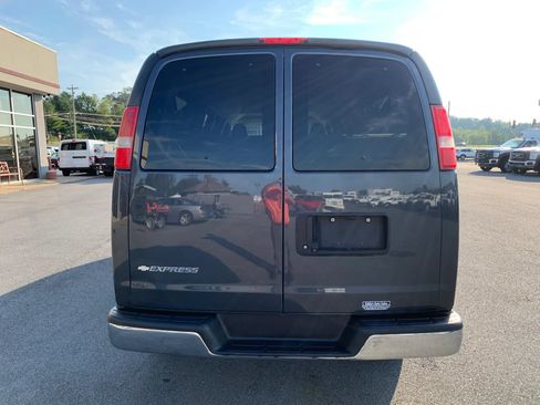Used 2017 Chevrolet Express 3500 LT w/ LT Preferred Equipment Group RWD image 6
