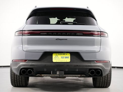 Used 2024 Porsche Cayenne image 11