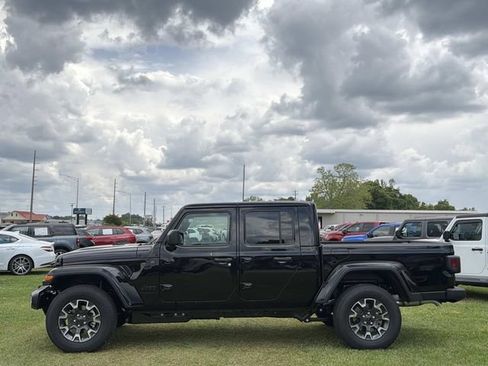 New 2026 Jeep Gladiator Sport AWD/4WD image 15