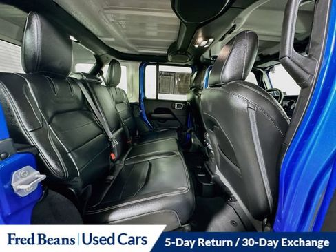 Used 2022 Jeep Wrangler Unlimited Sahara w/ Cold Weather Group AWD/4WD image 32