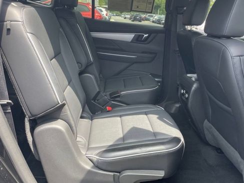 Used 2025 Buick Enclave Preferred FWD image 13
