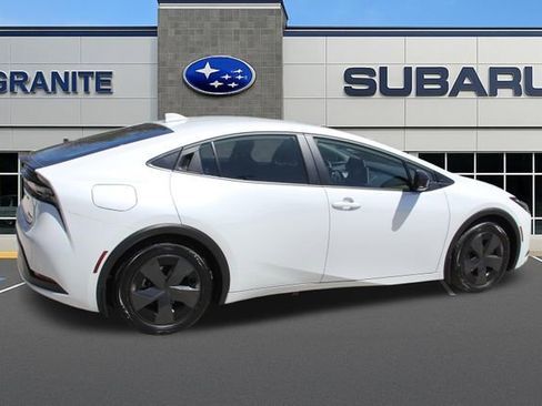 Used 2024 Toyota Prius Prime FWD image 8