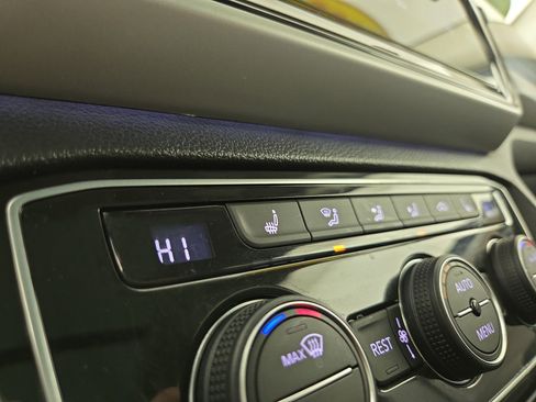 Used 2022 Volkswagen Atlas SEL image 28