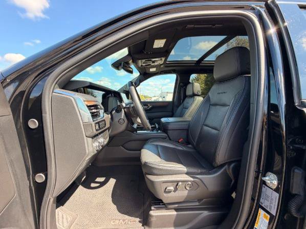 Used 2025 GMC Yukon XL Denali w/ Sun & Power Step Package AWD/4WD image 6