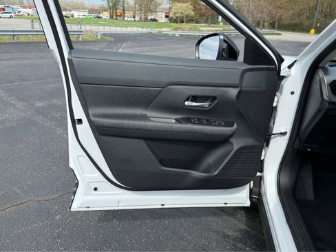 Used 2026 Nissan Kicks SV w/ SV Premium Package AWD/4WD image 21