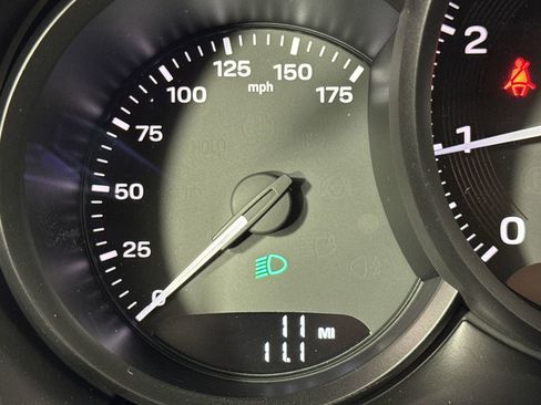 Certified 2025 Porsche Macan image 20